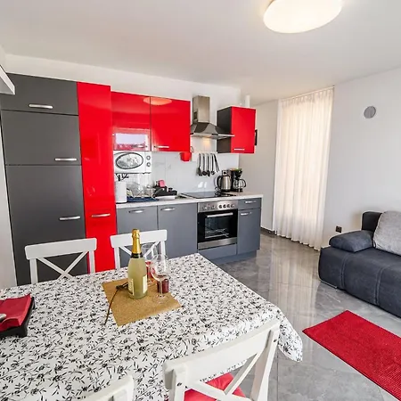 Sleek And Stylish With Sea View - Two Bedroom With Balcony アパート *