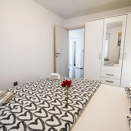 Sleek And Stylish With Sea View - Two Bedroom With Balcony * Umag
