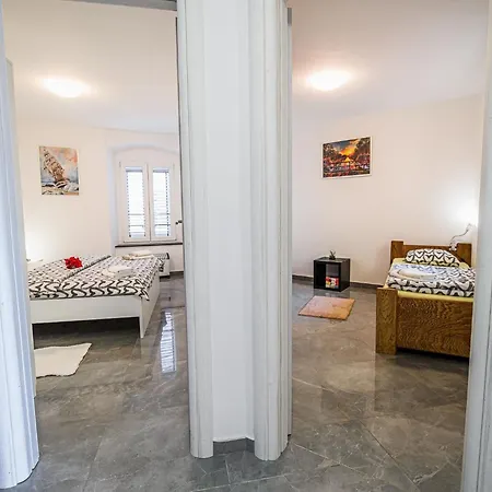Sleek And Stylish With Sea View - Two Bedroom With Balcony Daire