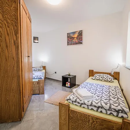 Sleek And Stylish With Sea View - Two Bedroom With Balcony Umag